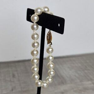 Vintage Faux Pearl Bracelet Gold Tone Filigree Box Clasp Mid Century 7 Inch